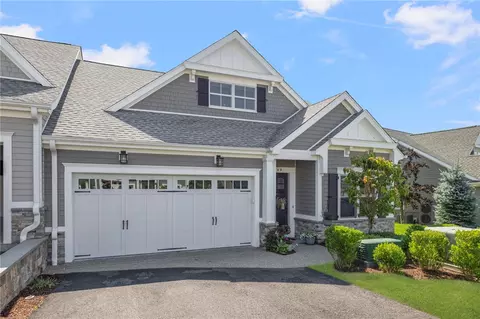 49 Travelers Ct, East Greenwich, RI 02818