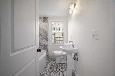 Bath - 61 Cactus St, Warwick, RI 02886 photo 2 of 3