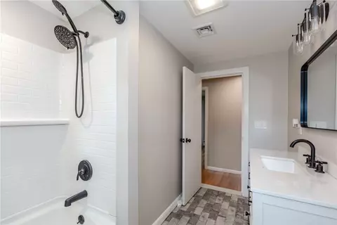 Bath - 27 Centennial St, Warwick, RI 02886 photo 3 of 4