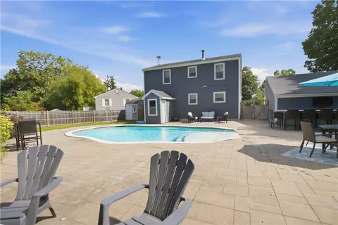 Exterior - 5 Beejay Ct, Warren, RI 02885 photo 6 of 14