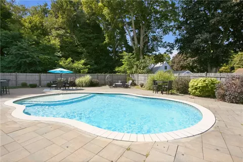 Exterior - 5 Beejay Ct, Warren, RI 02885 photo 7 of 14