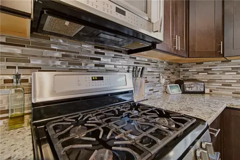 Kitchen - 5 Beejay Ct, Warren, RI 02885 photo 4 of 4