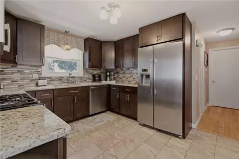 Kitchen - 5 Beejay Ct, Warren, RI 02885 photo 2 of 4