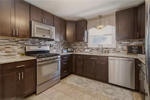 Kitchen - 5 Beejay Ct, Warren, RI 02885 photo 1 of 4