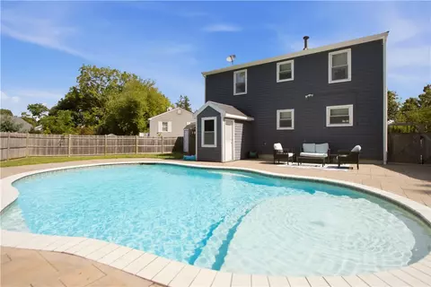 Exterior - 5 Beejay Ct, Warren, RI 02885 photo 10 of 14