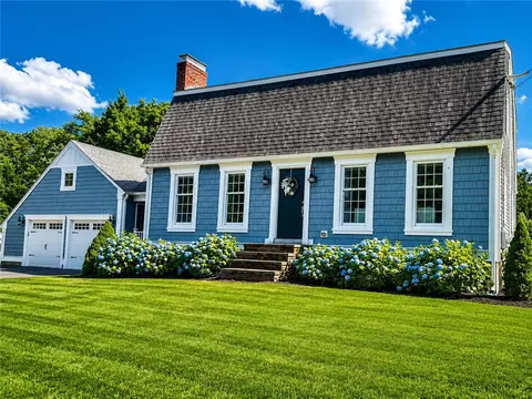 7 Cortland Ln, Greenville, RI 02828
