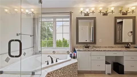 Bath - 68 Castle Rocks Rd, Warwick, RI 02886 photo 4 of 6