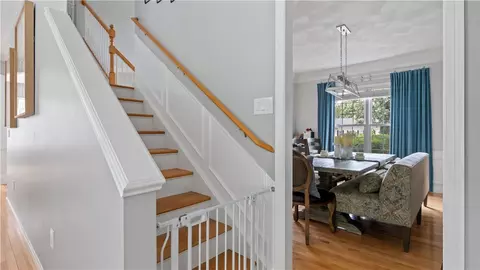 Entry Way - 68 Castle Rocks Rd, Warwick, RI 02886 photo 3 of 6