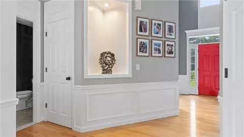 Entry Way - 68 Castle Rocks Rd, Warwick, RI 02886 photo 2 of 6