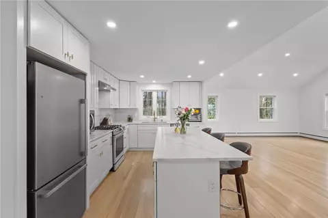 9 Country Pkwy, North Providence, RI 02911
