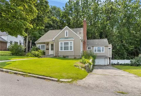 9 Country Pkwy, North Providence, RI 02911