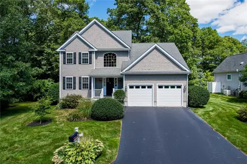 9 Jessica Ln, Narragansett, RI 02882
