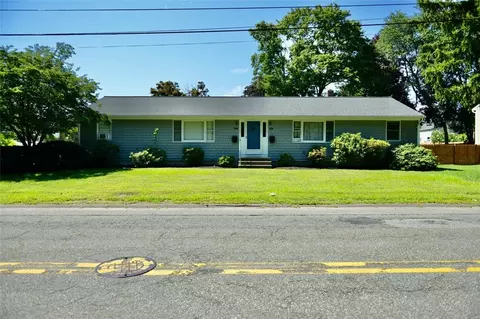 55 Vinton Ave, Cranston, RI 02920