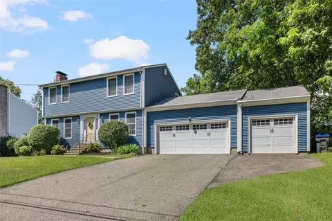 45 Farm Dr, Cumberland, RI 02864