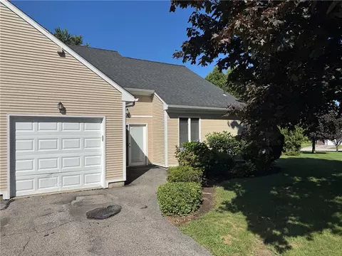 66 Nipmuc Trl #F, North Providence, RI 02904