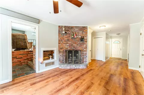 Living - 10 Lofty Heights Rd, Westerly, RI 02891 photo 3 of 4