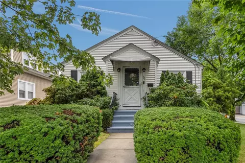 402 Webster Ave, Cranston, RI 02920