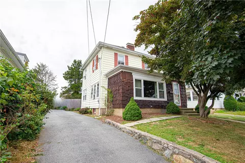 16 Riverfarm Rd, Cranston, RI 02910