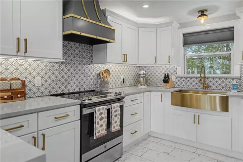Kitchen - 8 Progress Ave, Johnston, RI 02919 photo 4 of 6