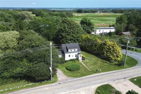 318 Mitchells Ln, Middletown, RI 02842
