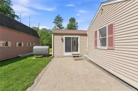Exterior - 430 Ten Rod Rd, Exeter, RI 02822 photo 4 of 5