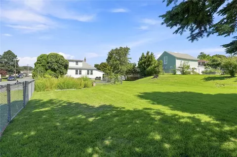 7 Old Whipple St, Cumberland, RI 02864