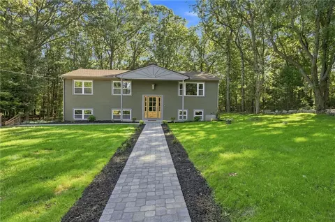 154 Spring Valley Dr, East Greenwich, RI 02818
