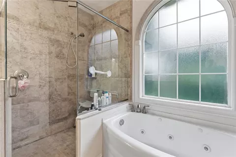 Bath - 31 Butterfly Dr, Westerly, RI 02891 photo 4 of 4