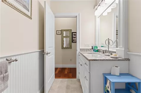 Bath - 31 Butterfly Dr, Westerly, RI 02891 photo 2 of 4