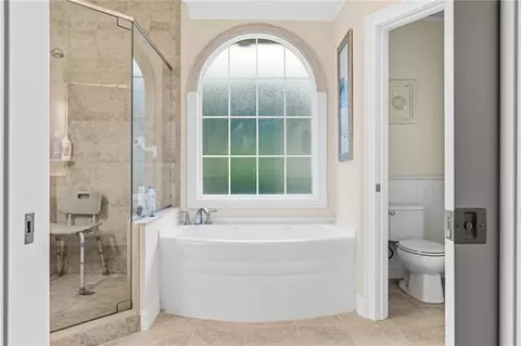 Bath - 31 Butterfly Dr, Westerly, RI 02891 photo 3 of 4