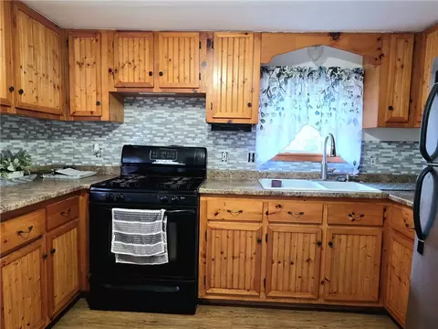 23 Woodridge Dr, Mapleville, RI 02839 photo 4