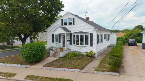 39 Bolton Ave, Providence, RI 02908