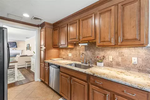 58 Needle Grove Pt #B, North Providence, RI 02904