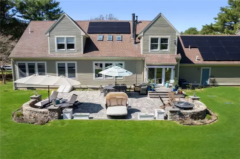 110 Osprey Dr, East Greenwich, RI 02818