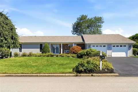 32 Red Cedar Ln, North Providence, RI 02904