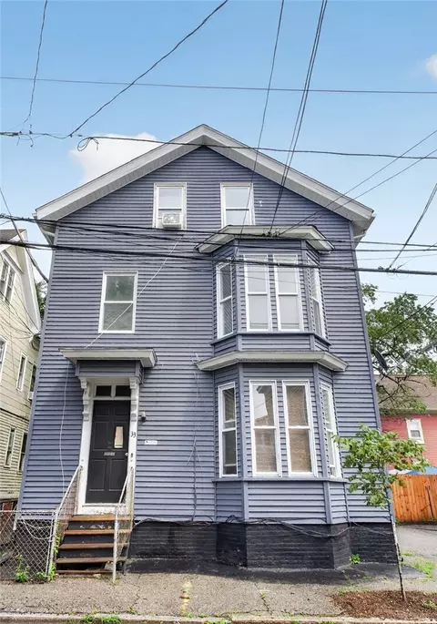 33 Pekin St, Providence, RI 02908