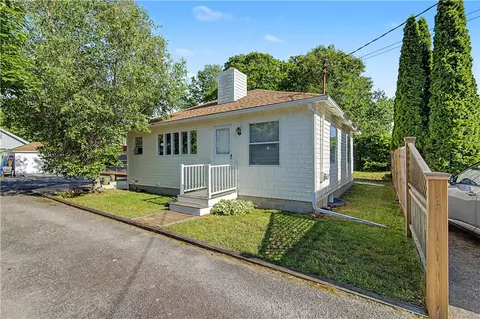 137 Kingstown Rd, Narragansett, RI 02882