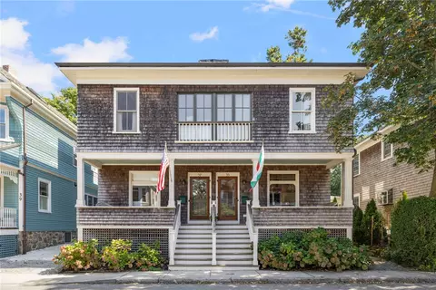 35 Mt Vernon St, Newport, RI 02840