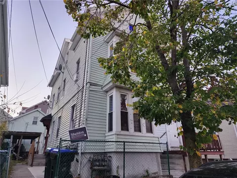 132 Putnam St, Providence, RI 02909