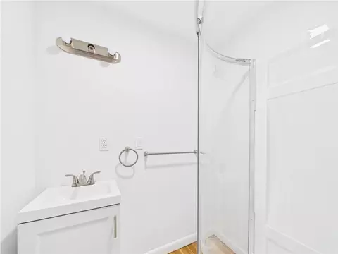 Bath - 83 Sandro Dr, Warwick, RI 02886 photo 4 of 4