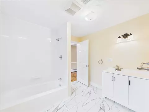 Bath - 83 Sandro Dr, Warwick, RI 02886 photo 3 of 4