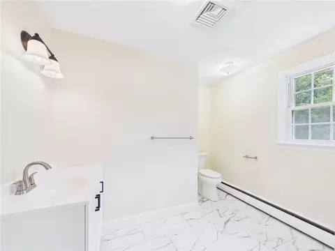 Bath - 83 Sandro Dr, Warwick, RI 02886 photo 2 of 4