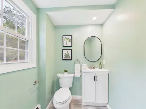Bath - 83 Sandro Dr, Warwick, RI 02886 photo 1 of 4