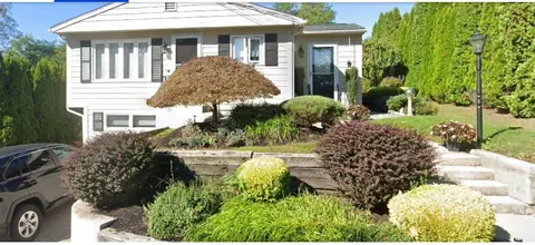 20 Dewey Ave, North Providence, RI 02911