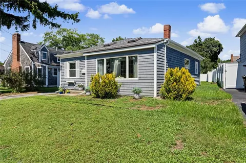 26 Bowden Ave, Barrington, RI 02806