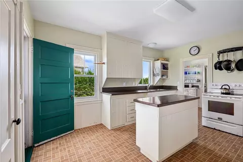 Kitchen - 5 Kempton Pl, Little Compton, RI 02837 photo 2 of 3