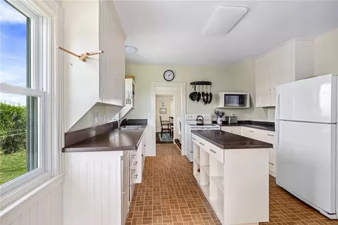 Kitchen - 5 Kempton Pl, Little Compton, RI 02837 photo 3 of 3