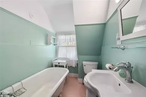 Bath - 5 Kempton Pl, Little Compton, RI 02837 photo 2 of 2