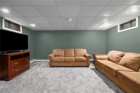 Living - 702 Gardner Rd, Exeter, RI 02822 photo 6 of 7