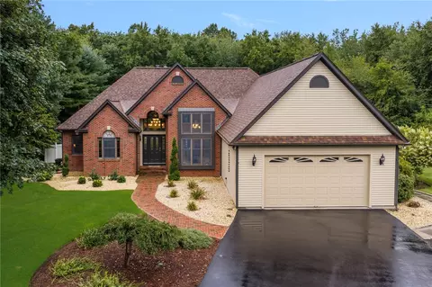 42 Deer Run Dr, West Greenwich, RI 02817
